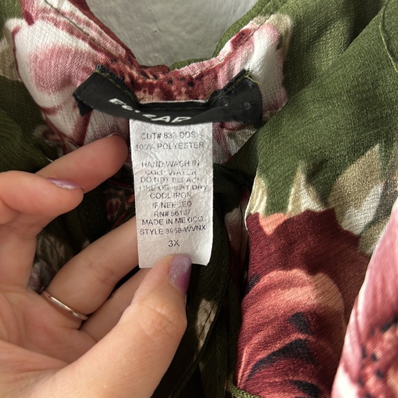 Elizabeth Floral Off Shoulder Top - Picture 3 of 7